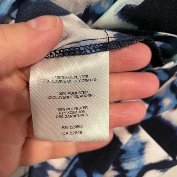 Ellen Tracy women’s blue and white printed tank top. Size L - Picture 4 of 5